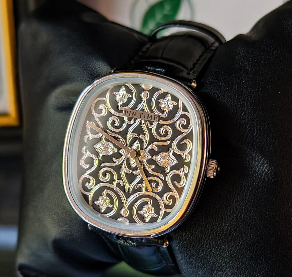 Men Watches Hand Accessories Black Watch with Arabic Pattern Engraving Craftsmanship Gentleman Elegant Men Quartz Wristwatch