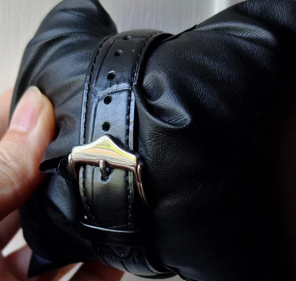 Men Watches Hand Accessories Black Watch with Arabic Pattern Engraving Craftsmanship Gentleman Elegant Men Quartz Wristwatch